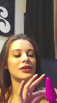 Jeden z Lany Rhoades Vůbec první živé streamy velké dildo a buttplug
