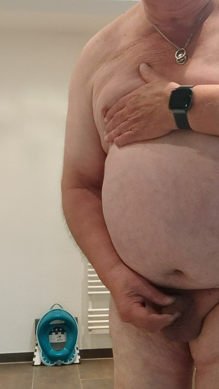 Karlchengeil: Déshabille et baise le panier à linge