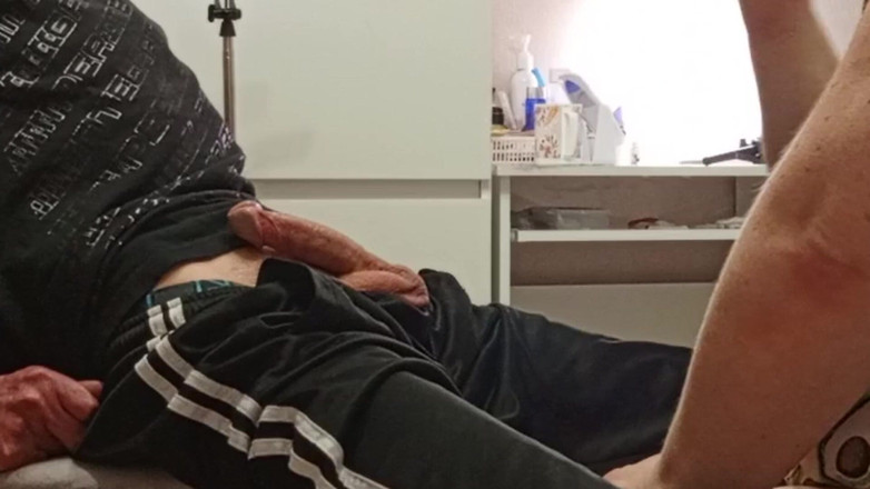 Zona901: Macecha mi kouří, abych se jí vystříkal do pusy