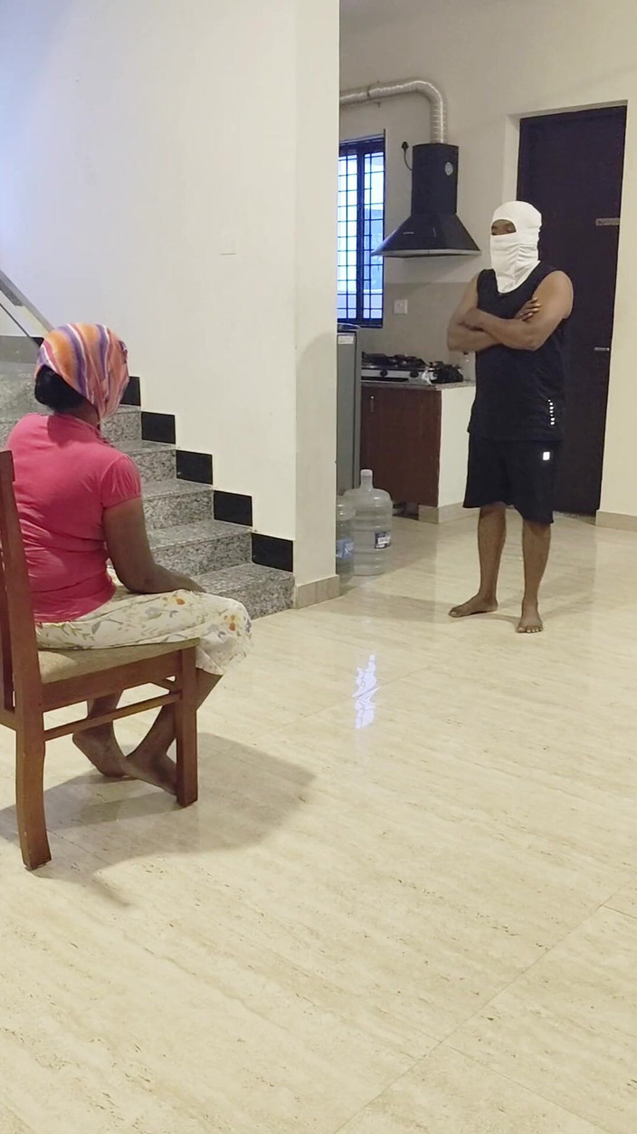 Thesana: टीचर होम ट्यूशन में छात्र को चोदता है