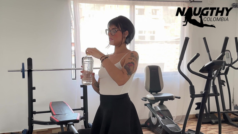 NaughtyColombia: Lahodná cvičení rutina s krásnou sexy holkou