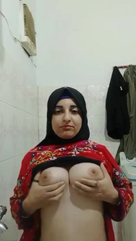 My Czn Showing Her Parts in Hijab