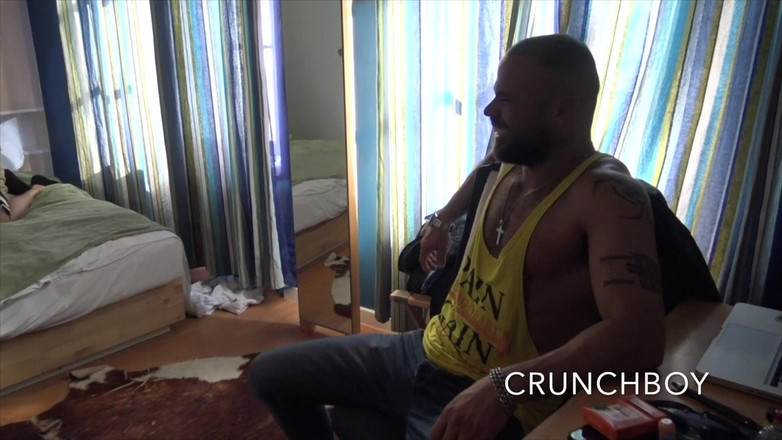 THE BIG BULGE STUDIO: 2476 poweer 底部性交 y 2 klatinos 男孩无鞍