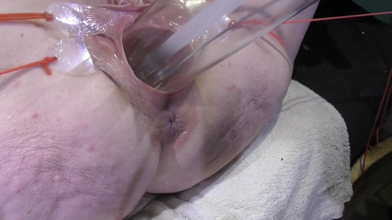 deep keely: Далеко распространённая киска крупным планом, трахается с лампой на 1000 ватт