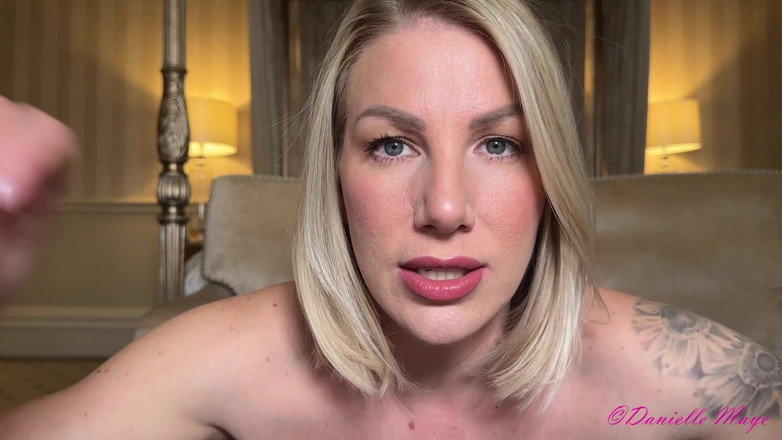 DanielleMaye: Pelacur pejabat dipergunakan selepas parti kerja