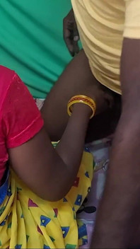 Mağaza sahibi Tamil kadınları sikiyor