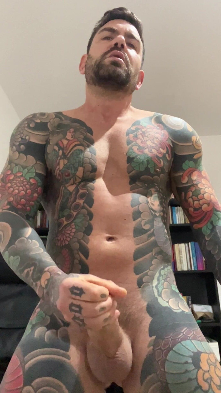 Juan Lucho Gay: Muskelrauer Rough