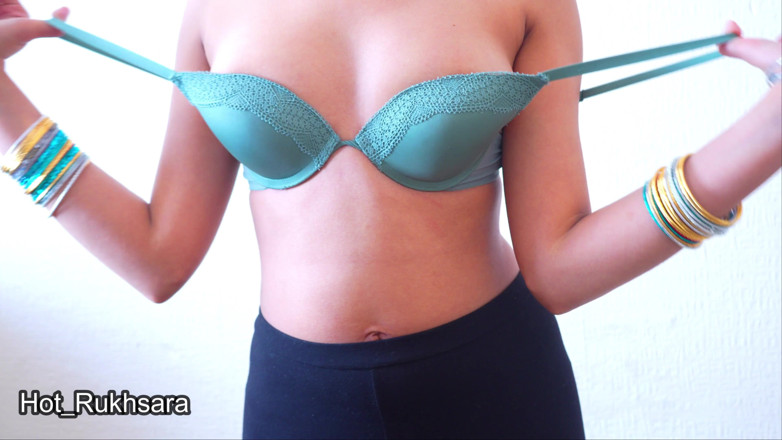 hot_rukhsara: Rukhsara bertetek besar dikongkek dan menjilat pepek yang kuat dengan...