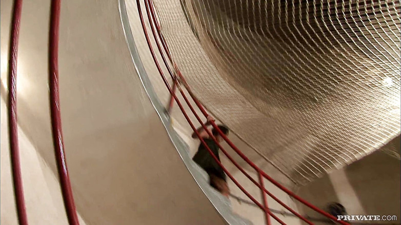 Private.com: PRIVATA lesbiska använder en gigantisk dildo i sina fittor