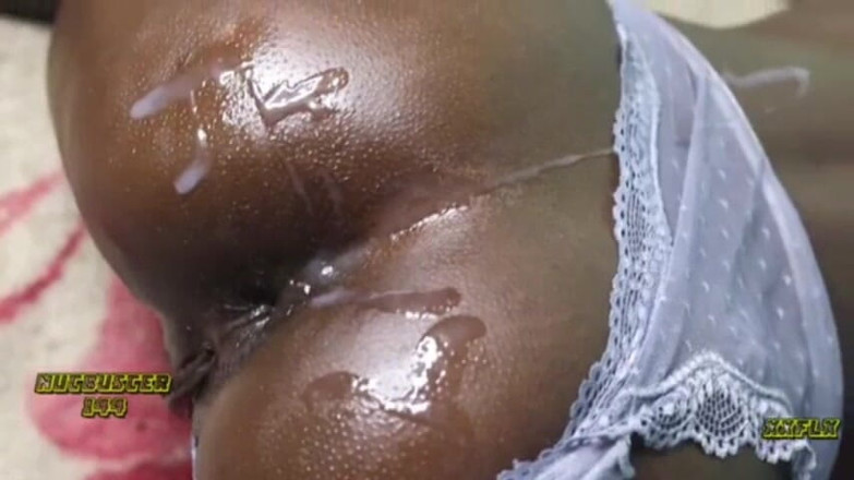 Pretty B: Surový anál zezadu, Tanga do strany