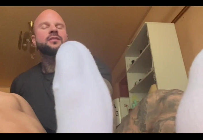 Jasons feet: Kamu suka footjob-mu dengan kaus kaki? atau Bare Feet? Atau...