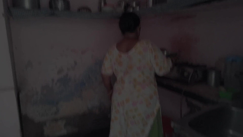 Yourgeeta8899: Memasuki dapur adik ipar kampung yang suci dan dikongkek pantatnya...