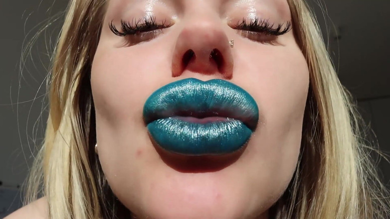 Goddess Misha Goldy: Kouzlo mých modrých lesklých rtů! ASMR JOI!