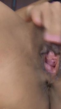 Caresse ma chatte avec ta langue, je vais t’apprendre comment.