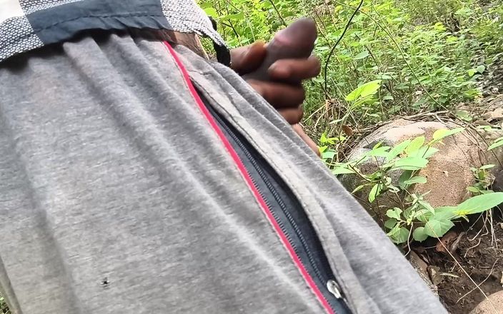 Poonambhabhi village: La calda Bibi Jangl si affaccia sul video.