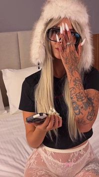 Wunderschöne Englischsprachige Blonde Blondine Hat Mit Dem Lieferanten Gefickt