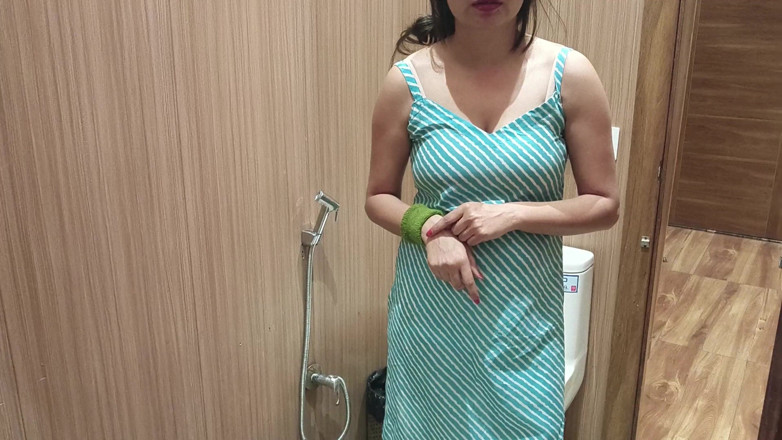 Saarabhabhi6: Indiancă bhabhi după baie fierbinte desi fată cu urină cu...