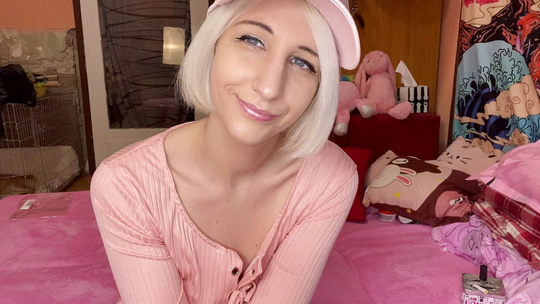 Cuteblonde666: Gadis berbulu pirang hari merah muda merokok