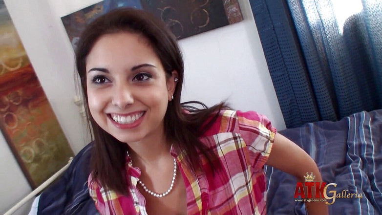 ATKIngdom: Она обожает играть с членом