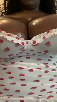 Tette grasse stuzzicano e negano