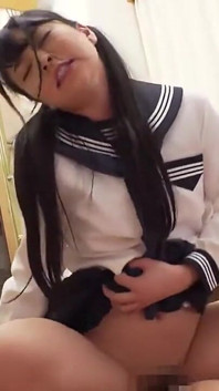 Bellezas que se ven geniales en uniformes. 6