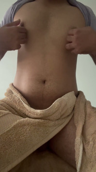 Гарячий індійський twink показує свій гарний член і кінчає для вас