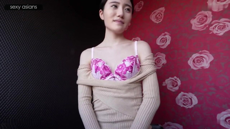 Heat STORAGE: Seorang wanita cantik setaraf model setinggi 170 cm. Pertemuan peribadi yang...