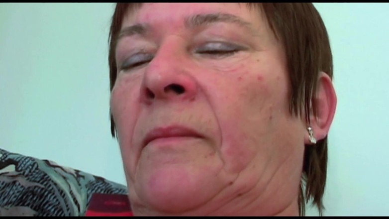 Mature Climax - 100% Mature Videos: Gilf dai capelli corti che scopa ragazzo più giovane