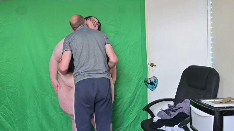 SSBBW Hunter: Раздевается эта сексуальная жиробасина