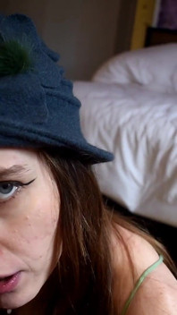 Je fais éjaculer une bite noire en portant un chapeau clochet excentrique des années 20 avec Valentina Jade