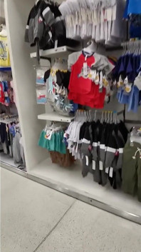 Sexy Colombiaanse zuigt en neukt in een winkelcentrum
