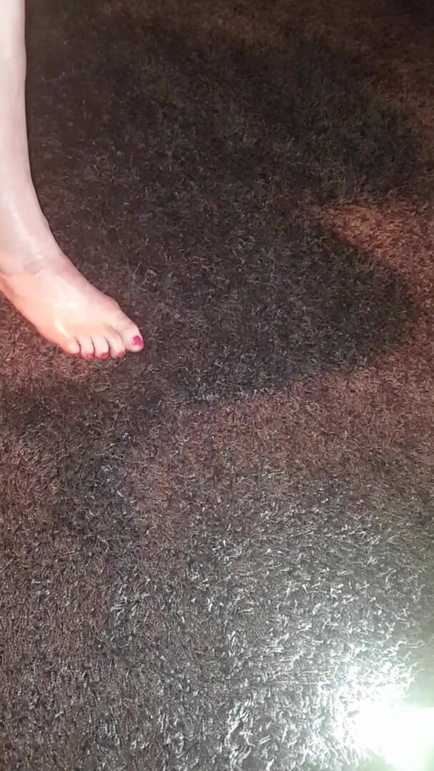 MisS Angel: Bbw feet wiggling feet in your face.