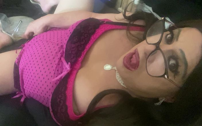 Krissy Sweets: CD-ul Krissy Sweets joacă cu jucăria ei și tush-ul ei strâmt