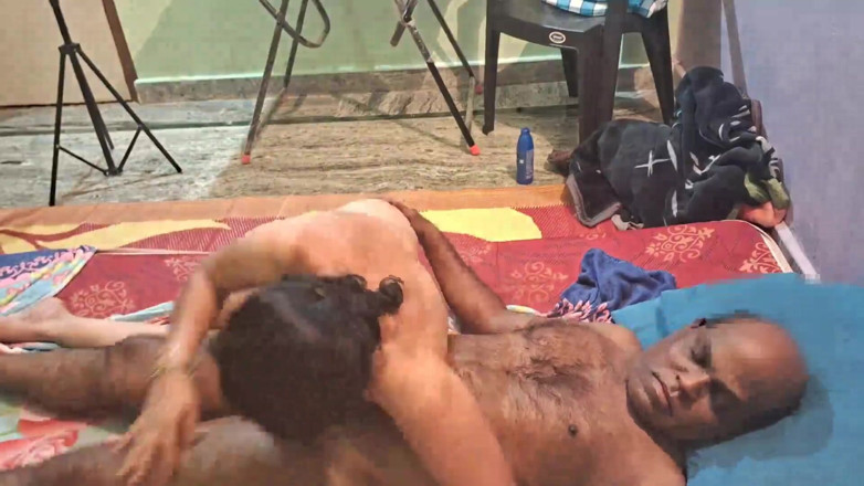 Sexy sindu: 침실에서 섹스하는 아름다운 바비