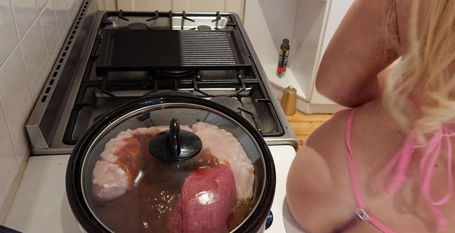 Bikini Meal Prep Sexy Video of Me Wearing a Bikini and Doing My Weekly Meal Prep (Michellexm)