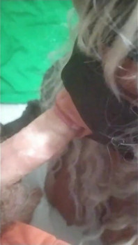 Hotwife a besoin de plusieurs doses de ton lait chaud dans un café !