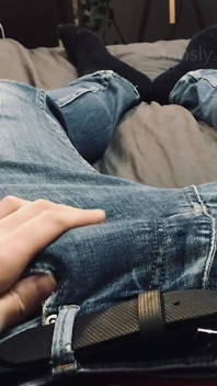 Moi en train de me branler dans un jean bleu après un cours deviersité