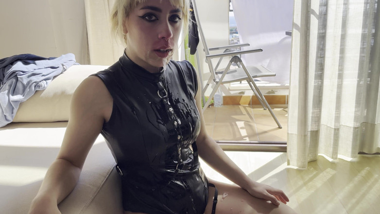 Raxxxbit: Oraler creampie mit spermaschlucken, teen schlampiger blowjob