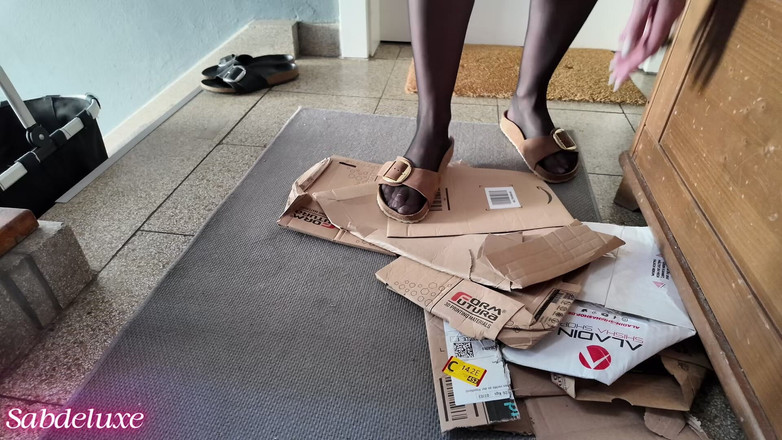 Sabdeluxe: Panty vertrappen