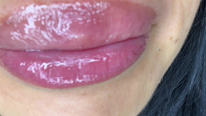 Asmr_mouth: POV minuscule : géante te veut dans sa bouche