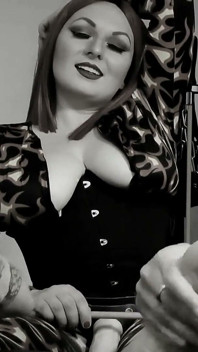 Foot Fetish Home Video Relax Threesome, Mistress and 2 Foot