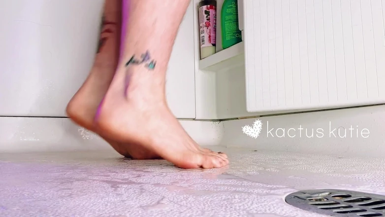 Kactus kutie: Purple Bikini Pee so Many Angles