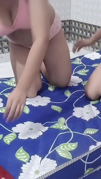 Private Room Mein Biwi Ko Chatate Hue Viral Mms