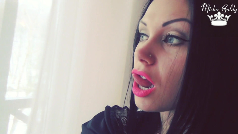 Goddess Misha Goldy: niyan gulaabi lipastik