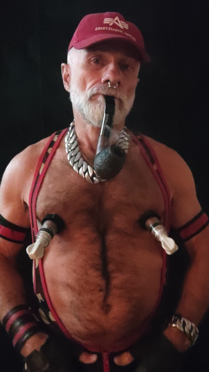 MusclesCigarsFFPig: Üvey baba pipo içiyor ve pompalıyor