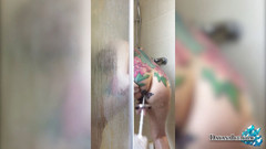 Dayana Ice: Похотливая милфа жестко мастурбирует в душе