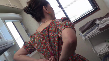 Vulture: Cewek itu masih aktif! Nenek yang rela jilat keturunannya sendiri...