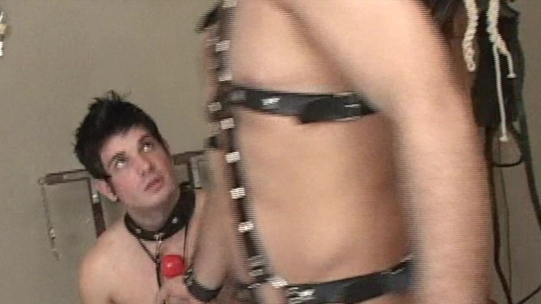 Bareback porn with straight boy: ラテン系の少年がエキシブセックスのために裸でセックス