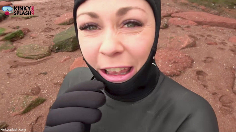 UKCuteGirl: Obryně s neoprechem najde drobnou hračku k škádlení