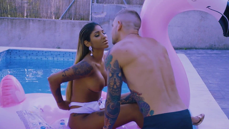Club Anissa Kate: Venus Aphrodite, copiously expanded by the pool
